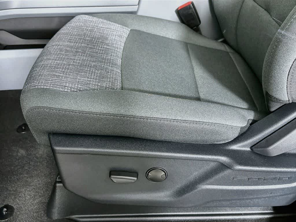 Ford Super Duty F-350 DRW Pickup XLT 2026