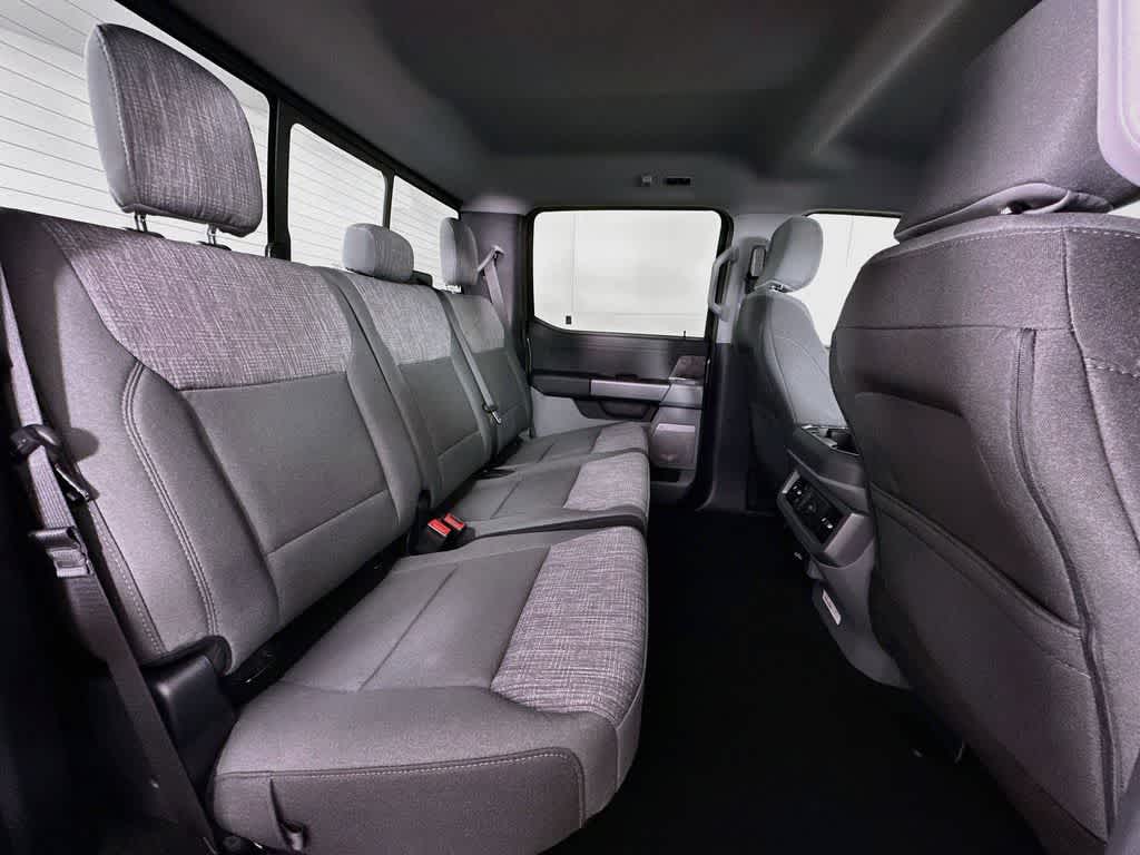 Ford Super Duty F-350 DRW Pickup XLT 2026