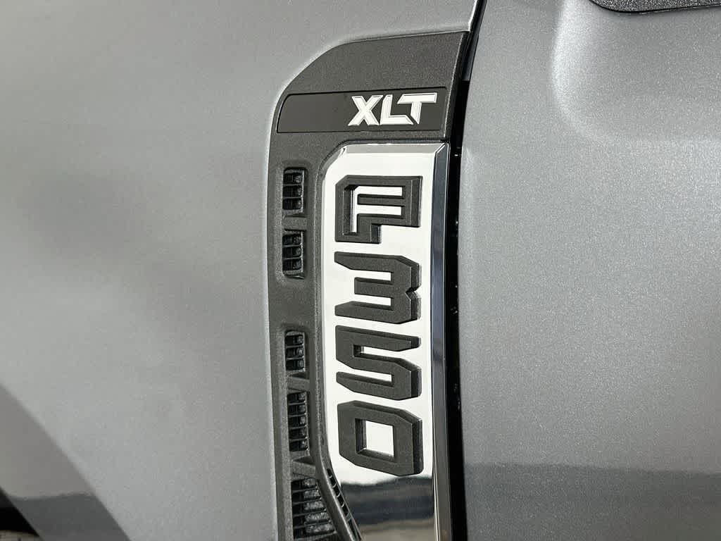 Ford Super Duty F-350 DRW Pickup XLT 2026