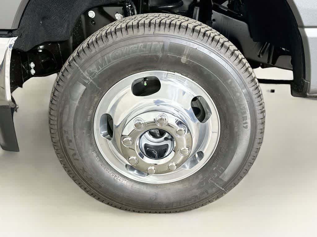 Ford Super Duty F-350 DRW Pickup XLT 2026