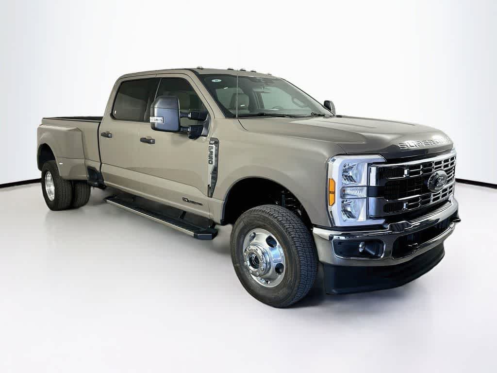 Ford Super Duty F-350 DRW Pickup XLT 2026