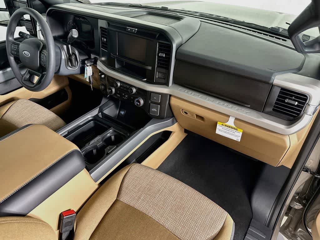 Ford Super Duty F-350 DRW Pickup XLT 2026