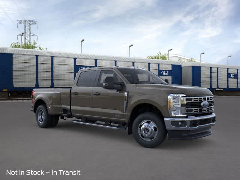 Ford Super Duty F-350 DRW Pickup XLT 2026
