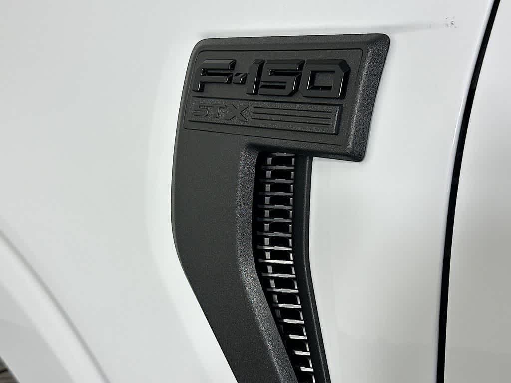 Ford F-150 STX 2026