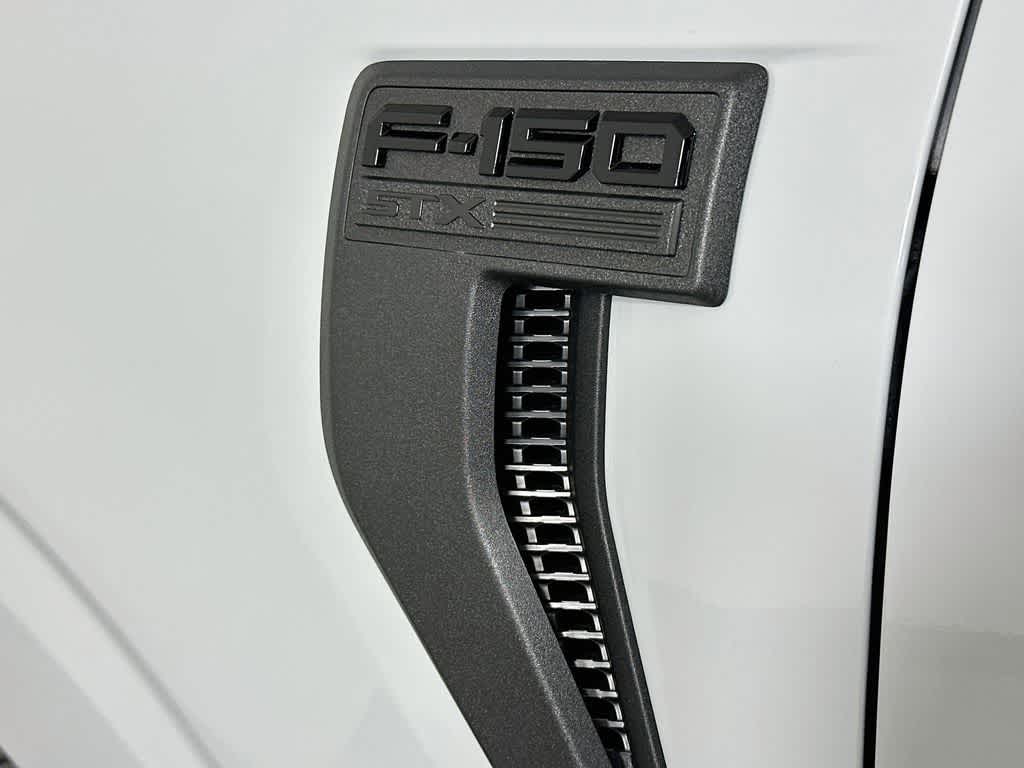 Ford F-150 STX 2026