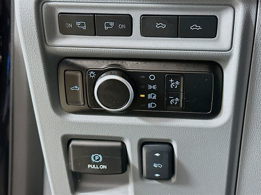 Ford F-150 Lightning Flash 2024