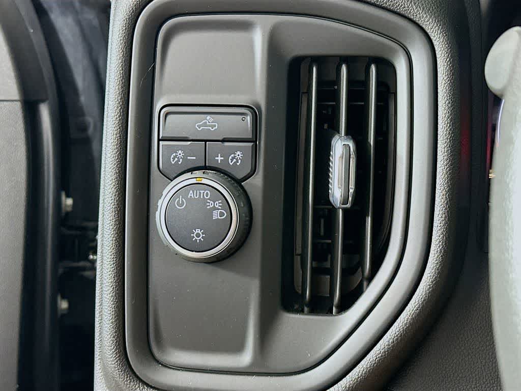 Chevrolet Silverado 1500 LTD Custom 2022