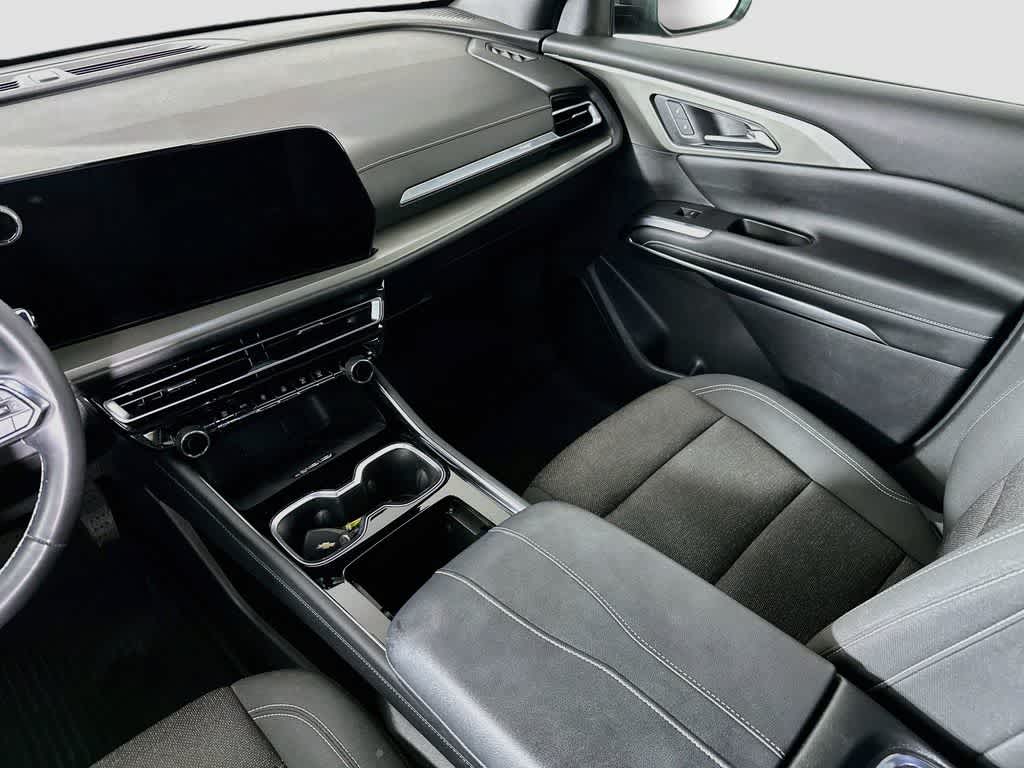 Chevrolet Traverse LT con tracción delantera, 2024