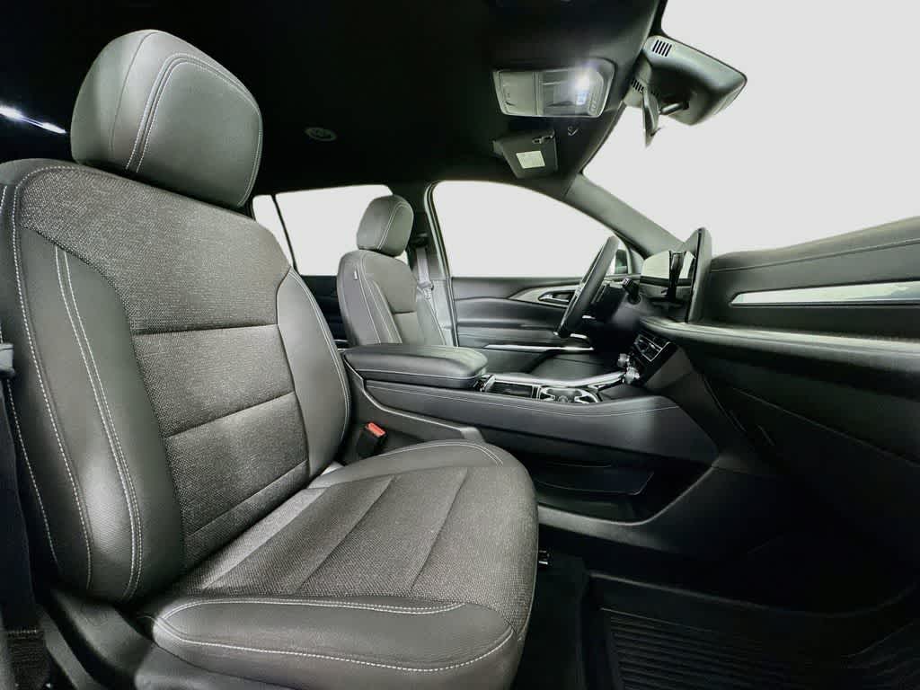 Chevrolet Traverse LT con tracción delantera, 2024