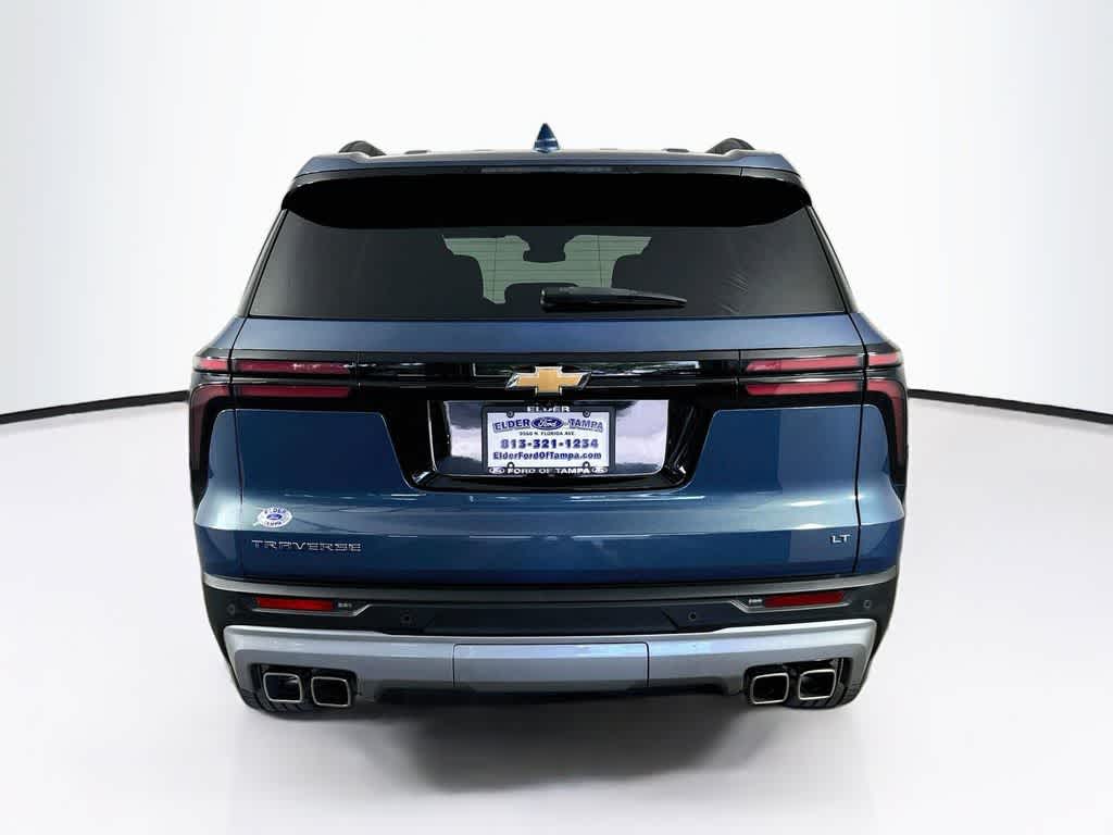Chevrolet Traverse LT con tracción delantera, 2024