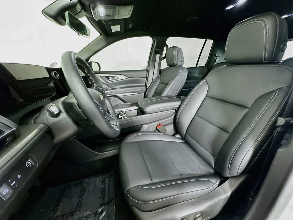 Chevrolet Traverse LT con tracción delantera, 2025