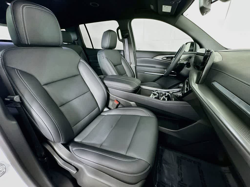 Chevrolet Traverse LT con tracción delantera, 2025