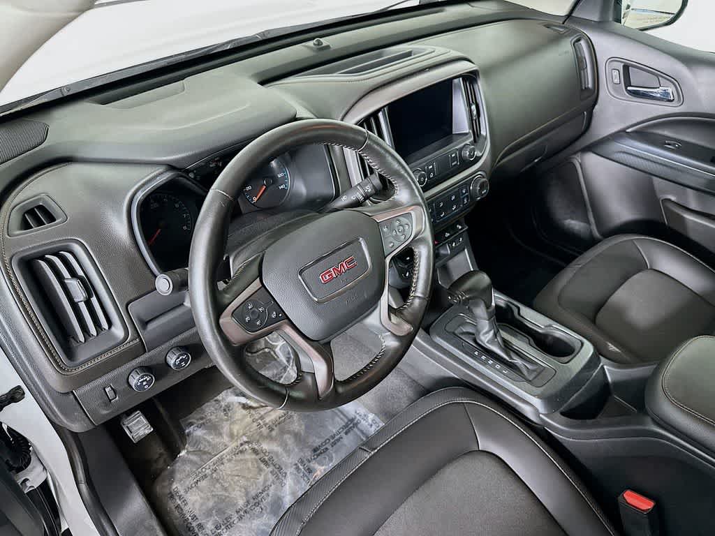 GMC Canyon 4x4 AT4 de 2021 con tapicería de tela