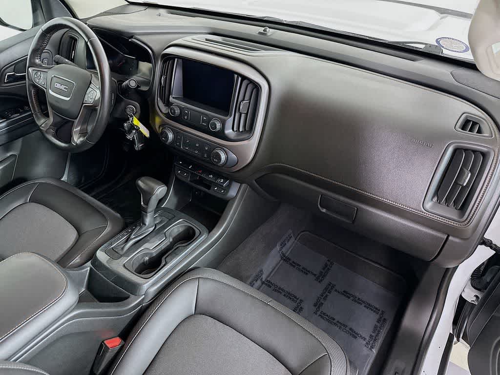 GMC Canyon 4x4 AT4 de 2021 con tapicería de tela