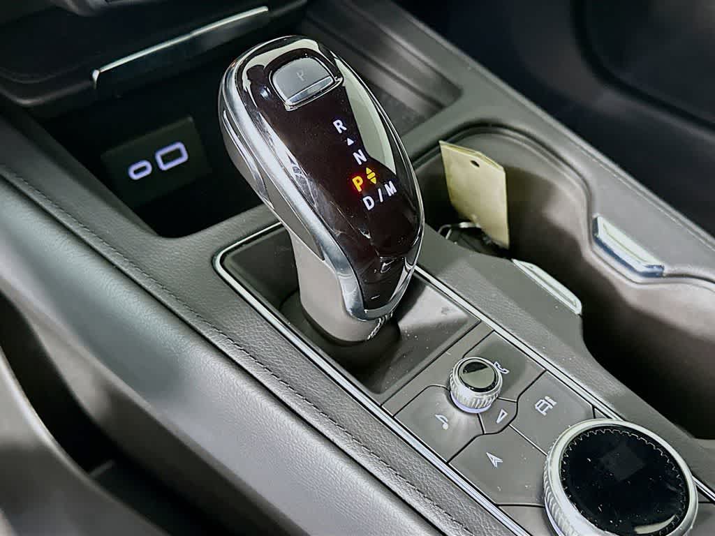 Cadillac XT4 Premium Luxury con tracción delantera, 2025