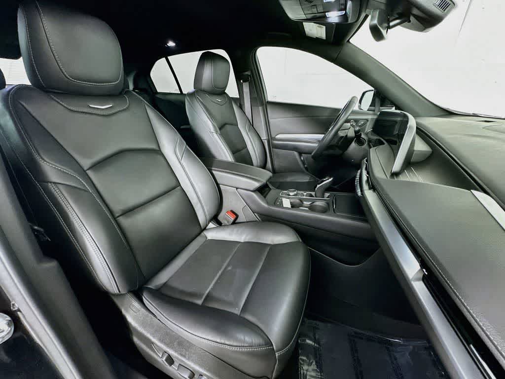 Cadillac XT4 Premium Luxury con tracción delantera, 2025