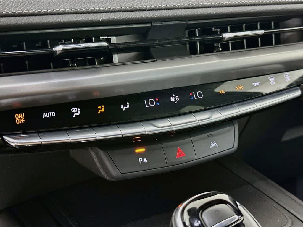 Cadillac XT4 Premium Luxury con tracción delantera, 2025