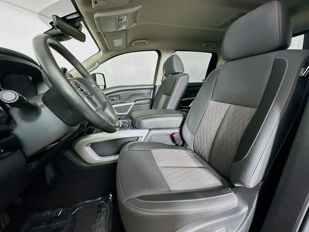 Nissan Titan SV 2024