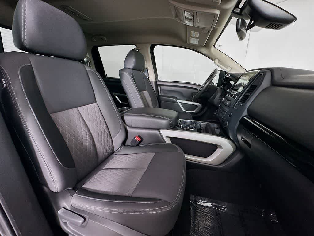 Nissan Titan SV 2024