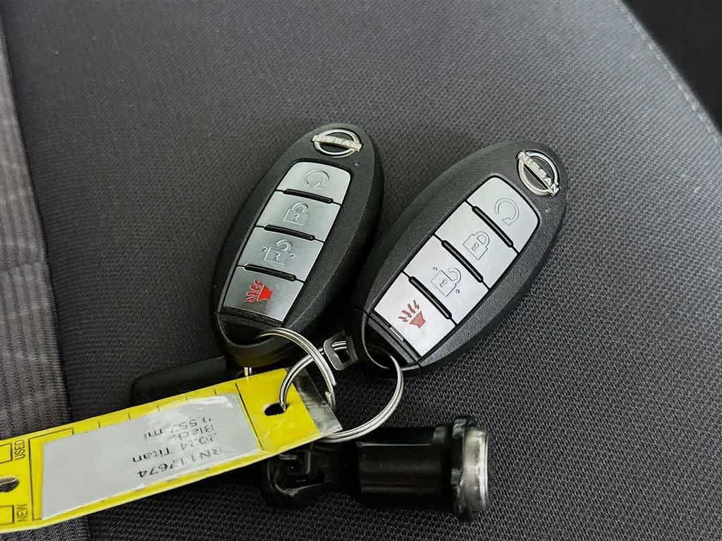 Nissan Titan SV 2024