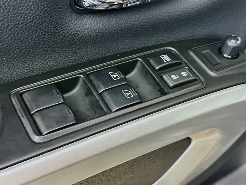 Nissan Titan SV 2024