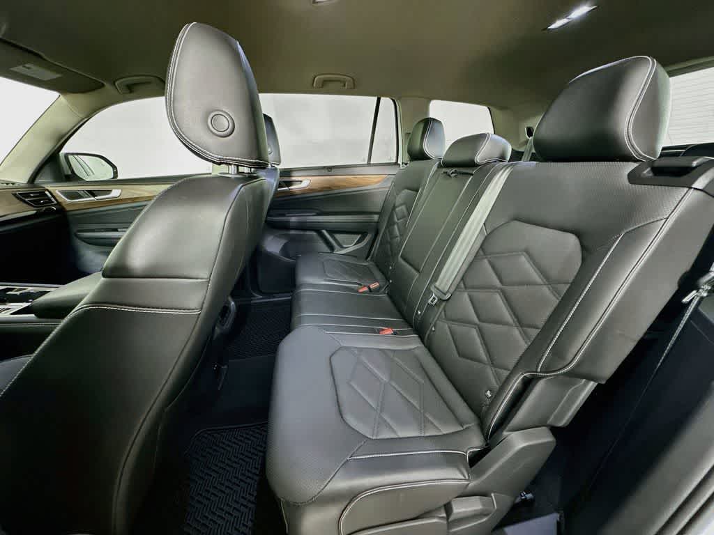 Volkswagen Atlas 2.0T SE con paquete Technology de 2024