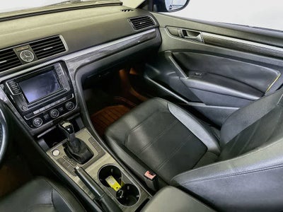 Volkswagen Passat 1.8T SE con paquete Technology de 2016