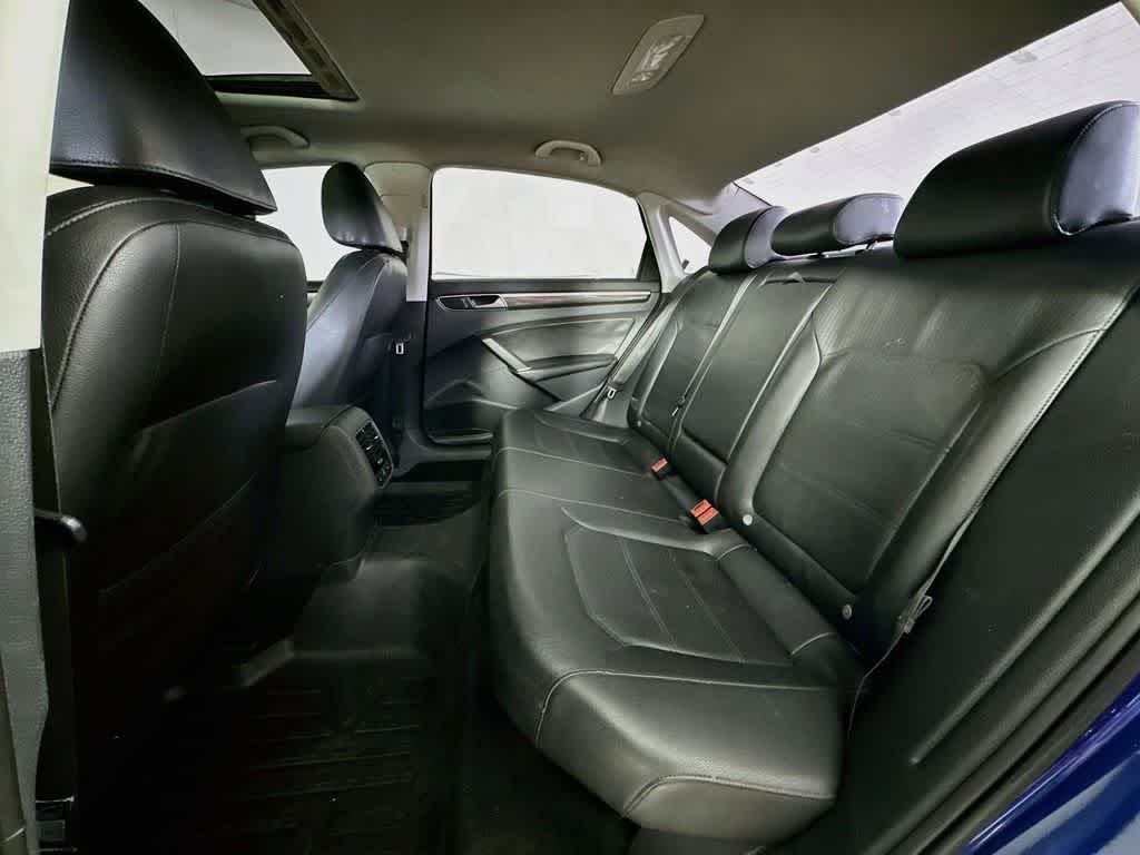 Volkswagen Passat 1.8T SE con paquete Technology de 2016