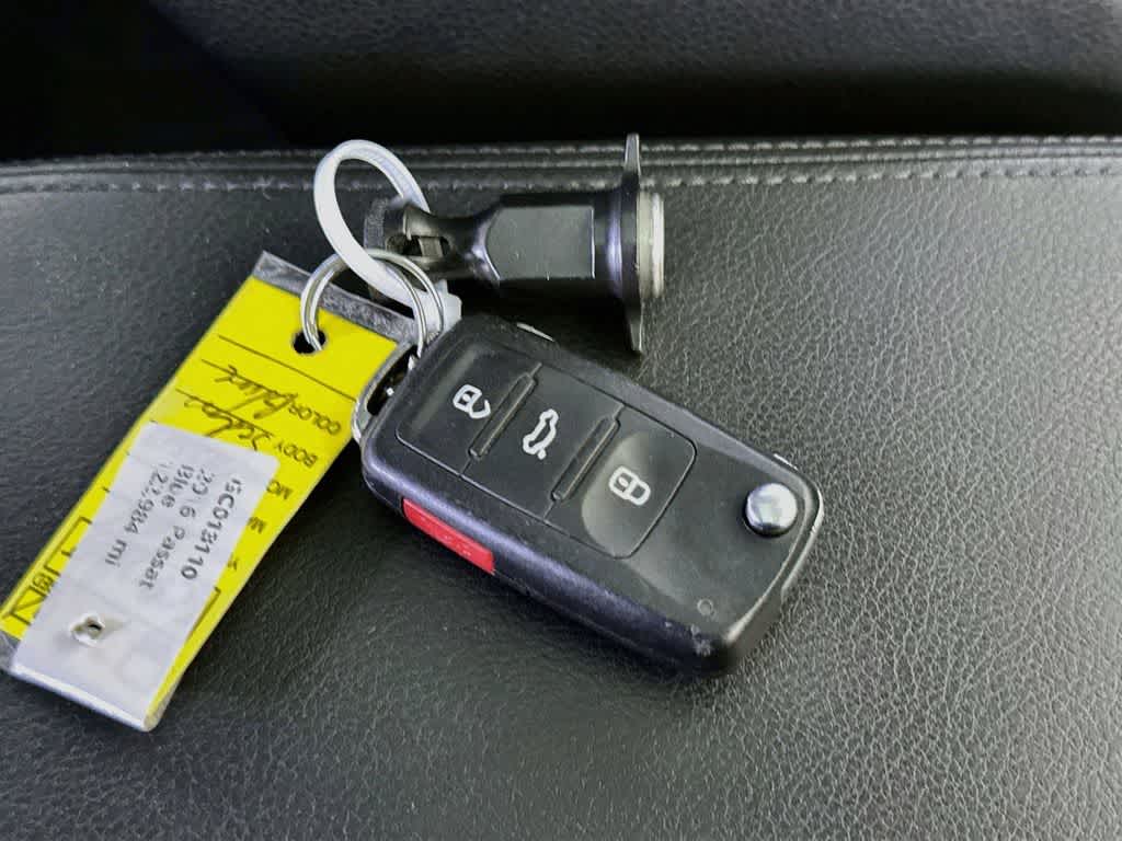 Volkswagen Passat 1.8T SE con paquete Technology de 2016