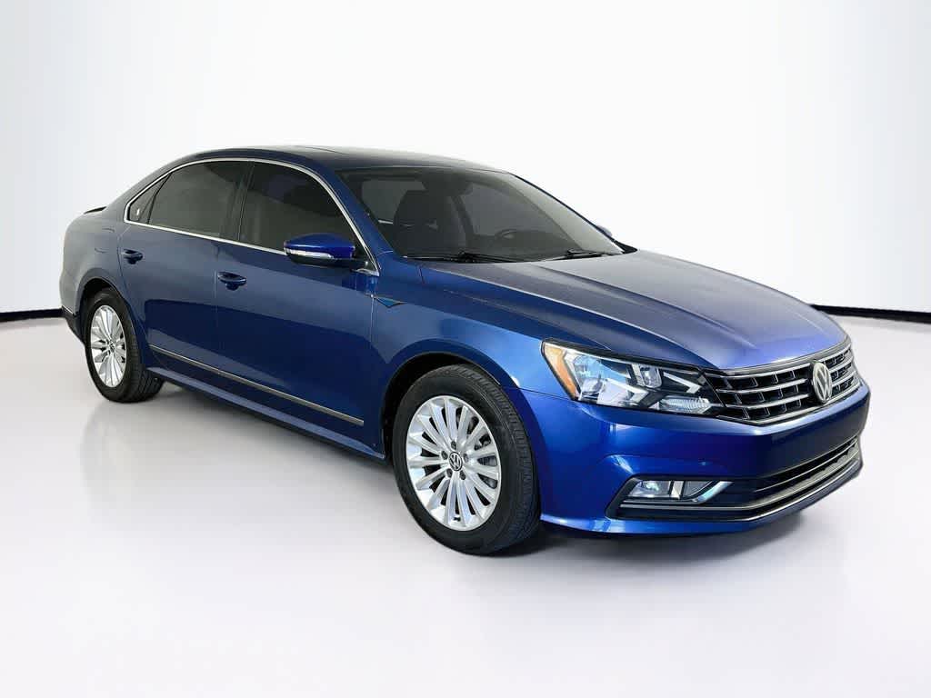 Volkswagen Passat 1.8T SE con paquete Technology de 2016