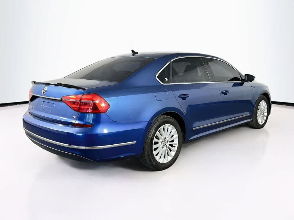 Volkswagen Passat 1.8T SE con paquete Technology de 2016