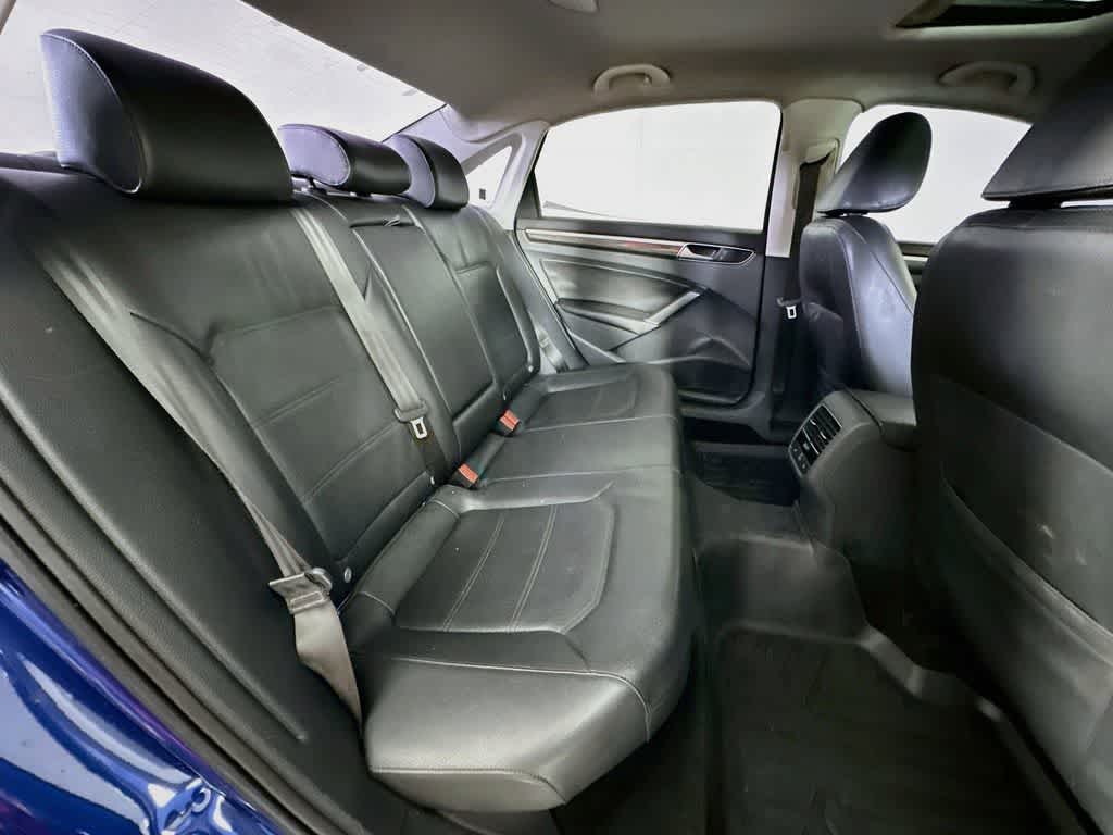 Volkswagen Passat 1.8T SE con paquete Technology de 2016