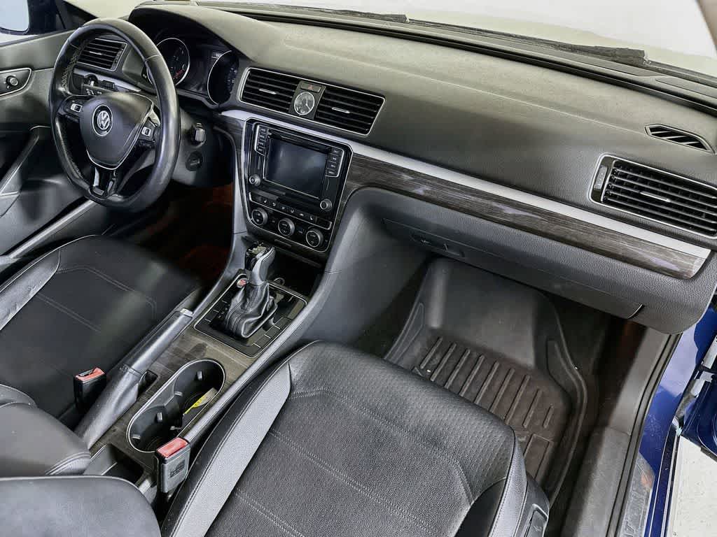 Volkswagen Passat 1.8T SE con paquete Technology de 2016