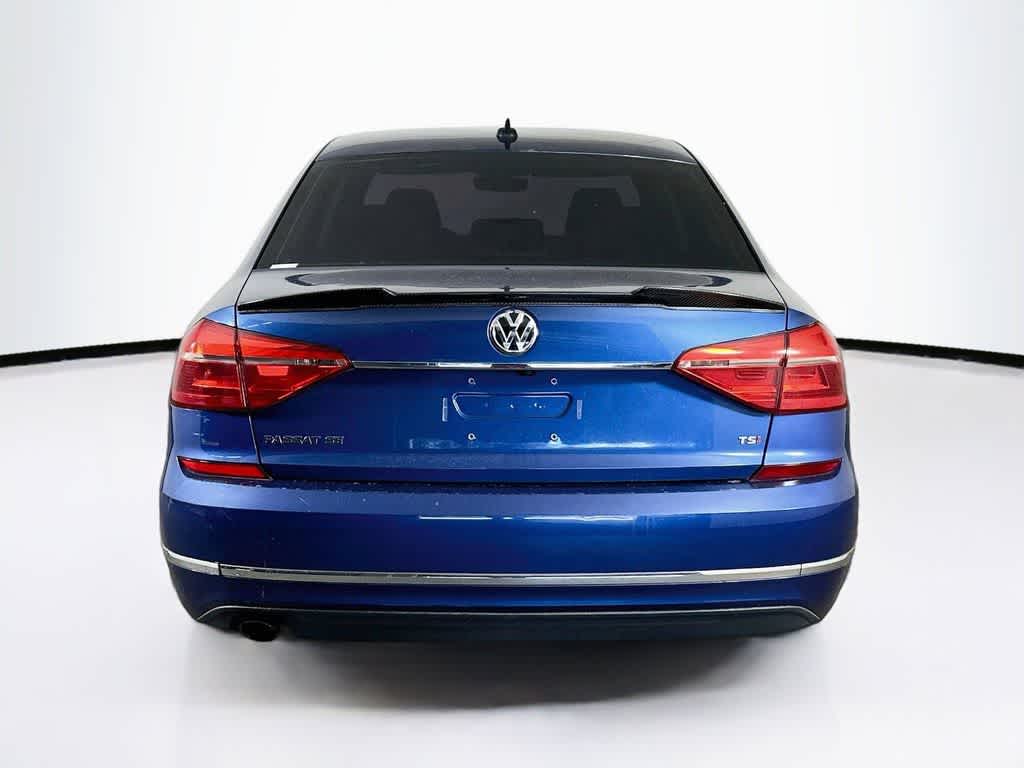 Volkswagen Passat 1.8T SE con paquete Technology de 2016