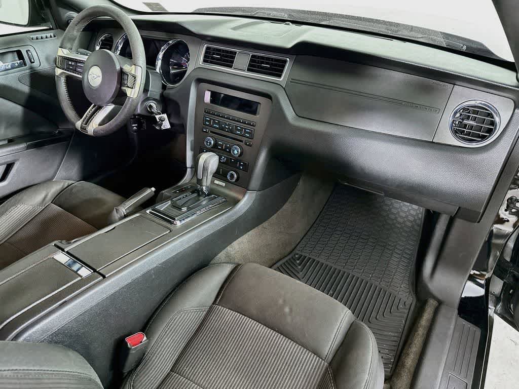 Ford Mustang V6 2014