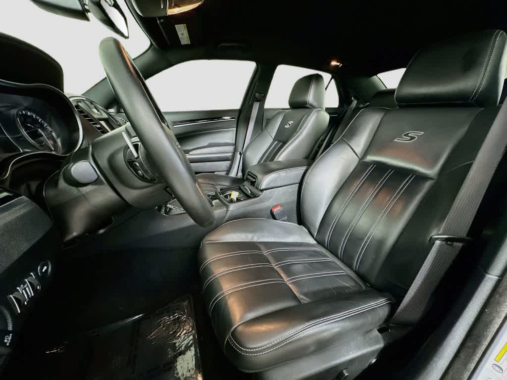 Chrysler 300 y 300S de 2021