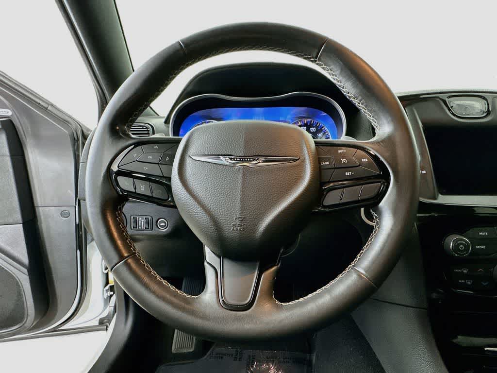 Chrysler 300 y 300S de 2021