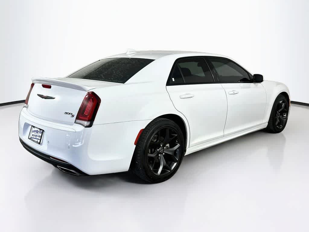 Chrysler 300 y 300S de 2021
