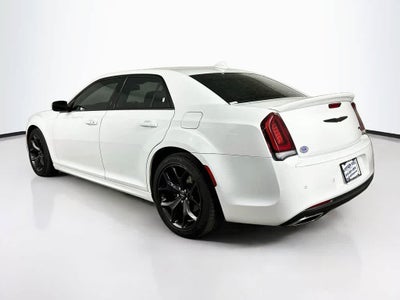 Chrysler 300 y 300S de 2021