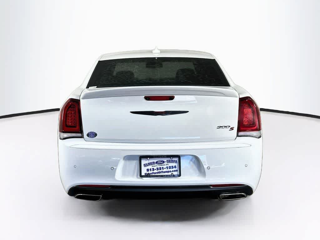 Chrysler 300 y 300S de 2021