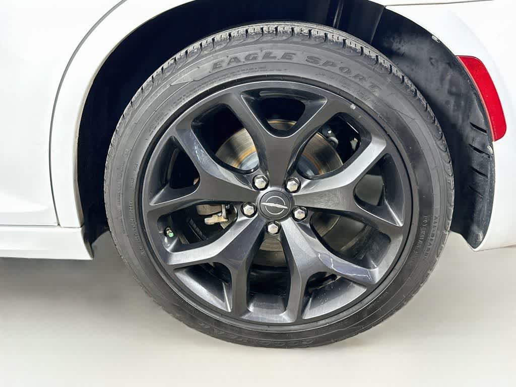 Chrysler 300 y 300S de 2021
