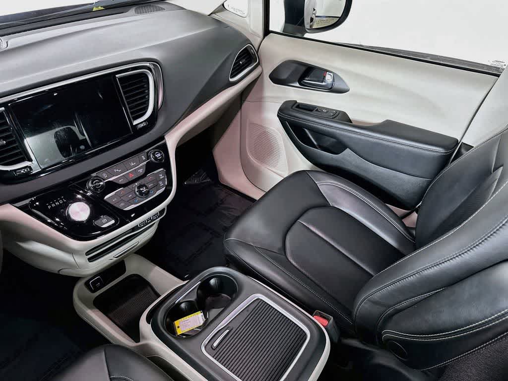 Chrysler Pacifica Touring L 2023