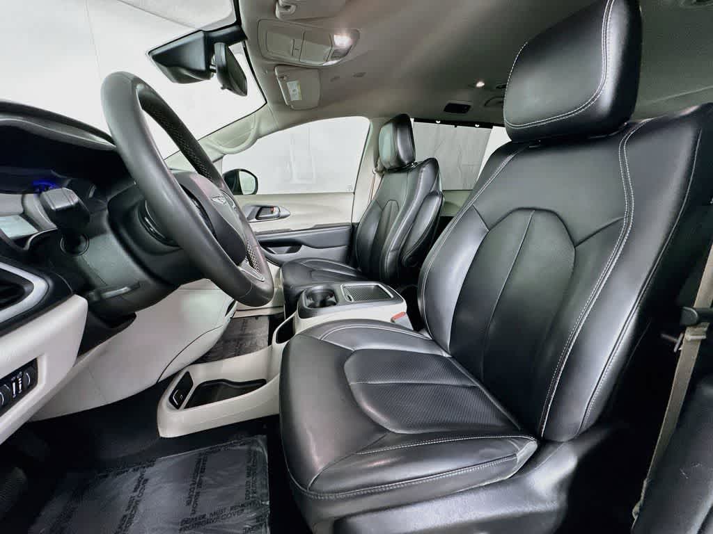 Chrysler Pacifica Touring L 2023