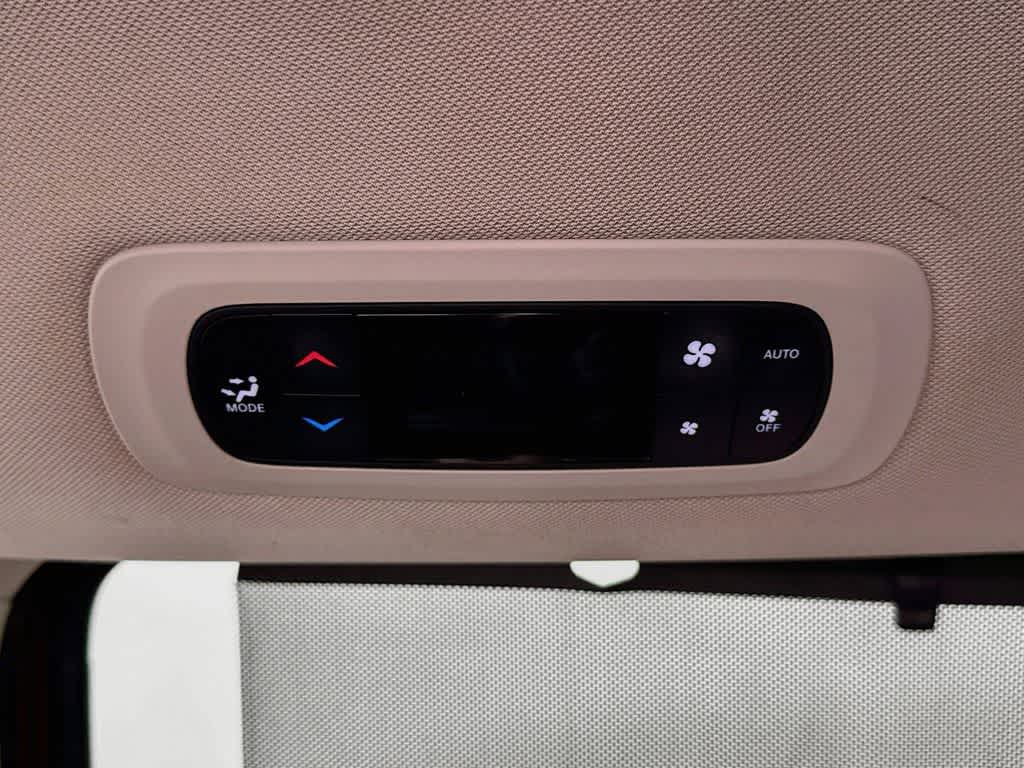 Chrysler Pacifica Touring L 2023