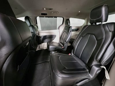 Chrysler Pacifica Touring L 2023