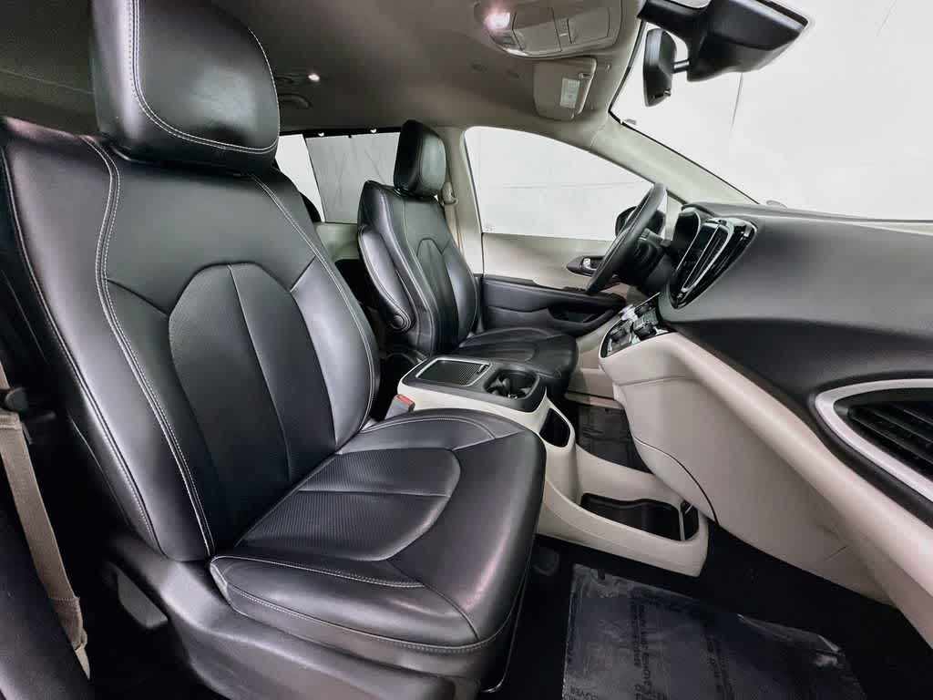 Chrysler Pacifica Touring L 2023