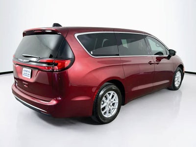 Chrysler Pacifica Touring L 2023