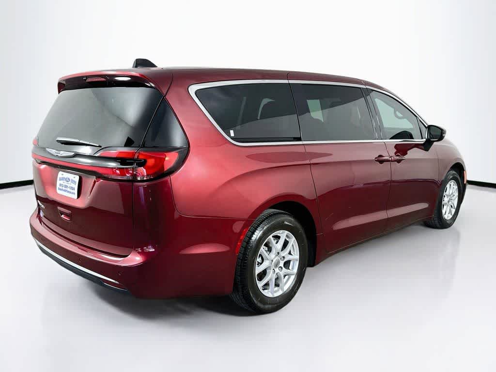 Chrysler Pacifica Touring L 2023