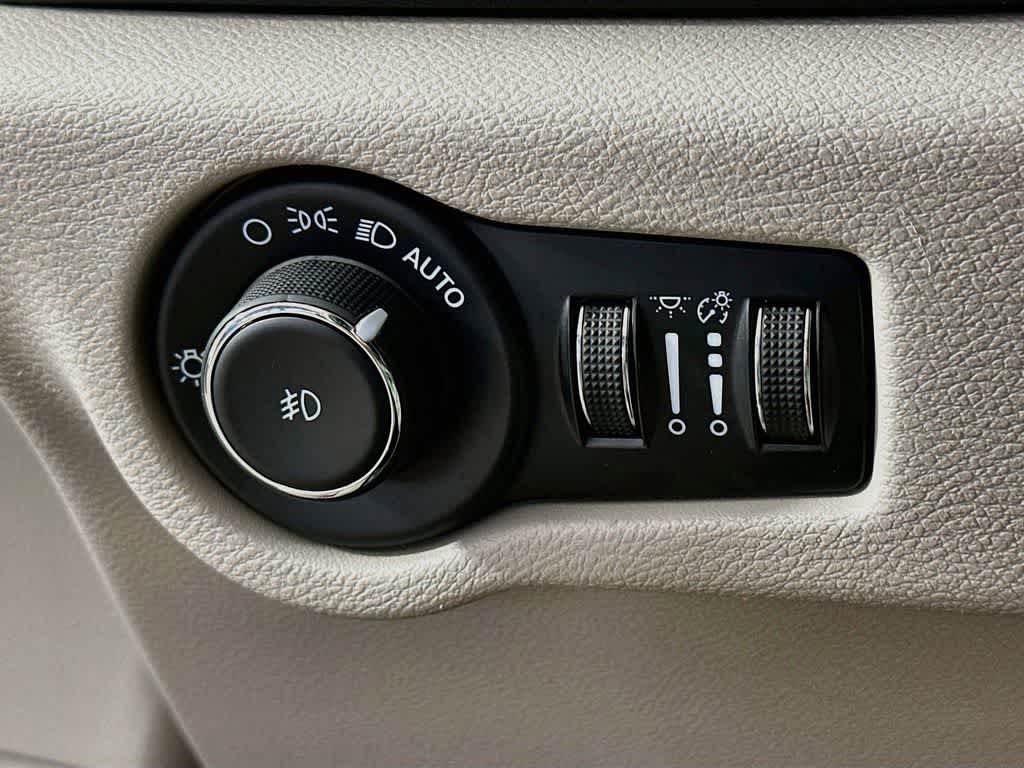 Chrysler Pacifica Touring L 2023