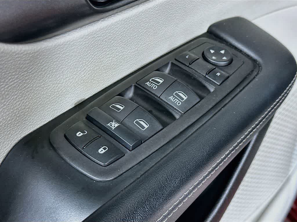 Chrysler Pacifica Touring L 2023